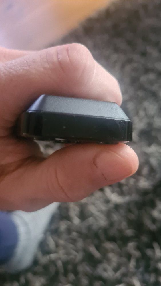 Afstandsbediening aan/uit knop (rechtsboven) ingedrukt geeft geen infrarood signaal (dat doet die "nooit") en is zoals het hoort want tv aan gaat via bluetooth next mini signaal via hdmi naar de tv